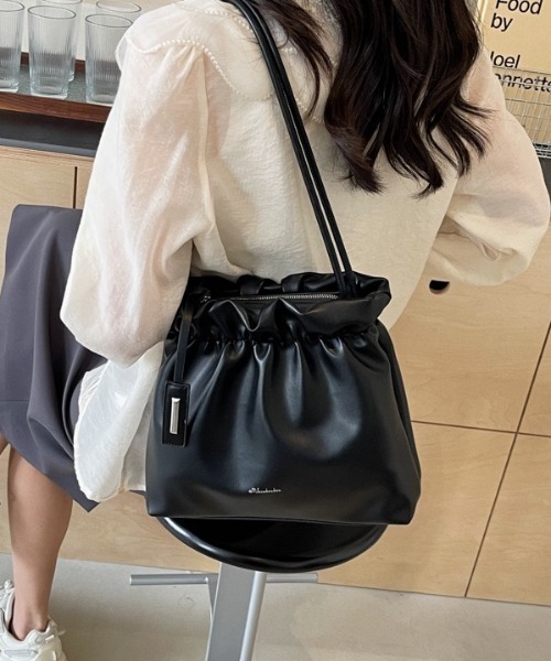 yuue' ( wear )(ユーイ)の「ギャザーフリルショルダーバッグ(ショルダーバッグ・レディース・アイボリー/ブラック・FREE)」の20枚目の写真