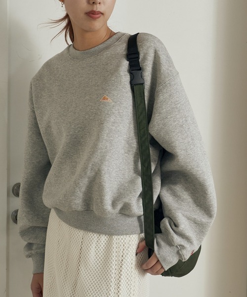 KELTY(ケルティ)の「KELTY/ケルティ ミニロゴクロップドクルーネック スウェット トレーナー(スウェット・レディース・ヘザーグレー/ホワイト/ネイビー/ベージュ/ブラック・FREE)」の3枚目の写真