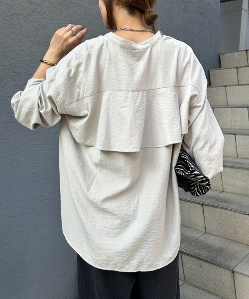 Jena espace merveilleux（ジェナ　エスパスメルヴェイユ）の「ピーチスキンラッフルシャツ（シャツ/ブラウス・レディース・ライトグレー/ブラック/イエロー・FREE）」の2枚目の写真