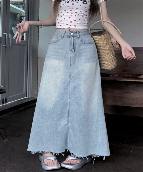 Dream garden(ドリームガーデン)の「裾フリンジロングデニムスカート(デニムスカート・レディース・ライトブルー・S/L/XL/XXL/M)」の7枚目の写真