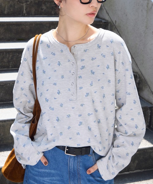 MONO-MART(モノマート)の「抗菌防臭ワッフル|ヘンリーネック こなれプルオーバー(Tシャツ/カットソー・レディース・ネイビー/ライトグレー/レッド/ブラウン/ブラック/ホワイト系/オフホワイト/ピンク/モカ/アイボリー系/グレー系2/パープル系/イエロー/ワイン/グレイッシュブルー/ホワイト系2/カーキオリーブ・FREE)」の6枚目の写真