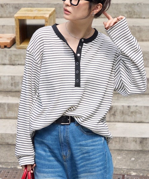 MONO-MART(モノマート)の「抗菌防臭ワッフル|ヘンリーネック こなれプルオーバー(Tシャツ/カットソー・レディース・ネイビー/ライトグレー/レッド/ブラウン/ブラック/ホワイト系/オフホワイト/ピンク/モカ/アイボリー系/グレー系2/パープル系/イエロー/ワイン/グレイッシュブルー/ホワイト系2/カーキオリーブ・FREE)」の9枚目の写真