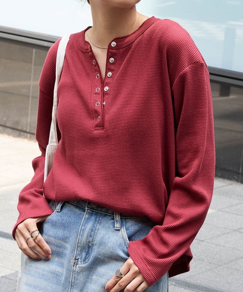 MONO-MART（モノマート）の「抗菌防臭ワッフル｜ヘンリーネック こなれプルオーバー（Tシャツ/カットソー・レディース・ネイビー/ライトグレー/レッド/ブラウン/ブラック/ホワイト系/オフホワイト/ピンク/モカ・FREE）」の9枚目の写真