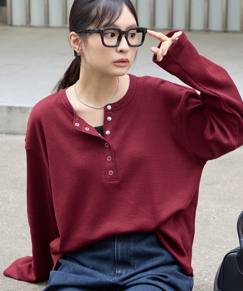 MONO-MART(モノマート)の「抗菌防臭ワッフル|ヘンリーネック こなれプルオーバー(Tシャツ/カットソー・レディース・ネイビー/ライトグレー/レッド/ブラウン/ブラック/ホワイト系/オフホワイト/ピンク/モカ/アイボリー系/グレー系2/パープル系/イエロー/ワイン/グレイッシュブルー/ホワイト系2/カーキオリーブ・FREE)」の17枚目の写真