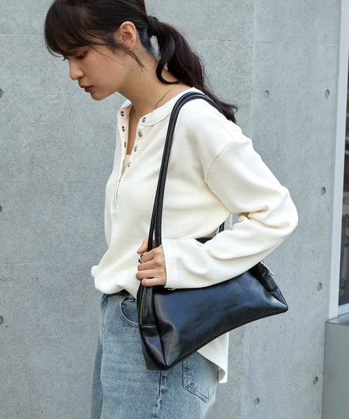 MONO-MART（モノマート）の「抗菌防臭ワッフル｜ヘンリーネック こなれプルオーバー（Tシャツ/カットソー・レディース・ネイビー/ライトグレー/レッド/ブラウン/ブラック/ホワイト系/オフホワイト/ピンク/モカ・FREE）」の17枚目の写真