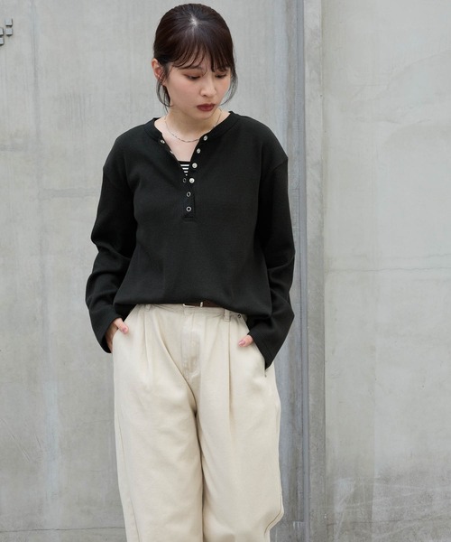 MONO-MART（モノマート）の「抗菌防臭ワッフル｜ヘンリーネック こなれプルオーバー（Tシャツ/カットソー・レディース・ネイビー/ライトグレー/レッド/ブラウン/ブラック/ホワイト系/オフホワイト/ピンク/モカ・FREE）」の22枚目の写真