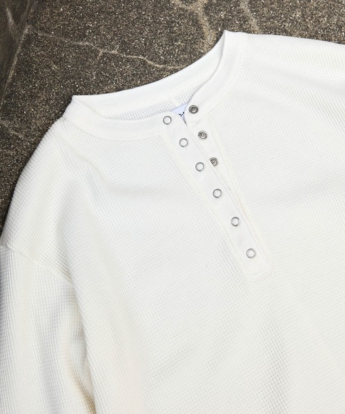 MONO-MART（モノマート）の「抗菌防臭ワッフル｜ヘンリーネック こなれプルオーバー（Tシャツ/カットソー・レディース・ネイビー/ライトグレー/レッド/ブラウン/ブラック/ホワイト系/オフホワイト/ピンク/モカ・FREE）」の12枚目の写真