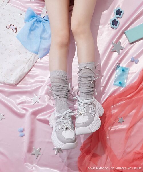 MAJESTIC LEGON(マジェスティックレゴン)の「サンリオキャラクターズ デコスニーカー(スニーカー・レディース・ピンク系その他2/レッド系その他2/ブルー系その他2・X-LARGE/LARGE/MEDIUM/SMALL)」の2枚目の写真