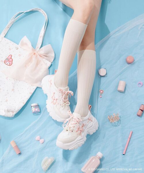 MAJESTIC LEGON(マジェスティックレゴン)の「サンリオキャラクターズ デコスニーカー(スニーカー・レディース・ピンク系その他2/レッド系その他2/ブルー系その他2・X-LARGE/LARGE/MEDIUM/SMALL)」の1枚目の写真