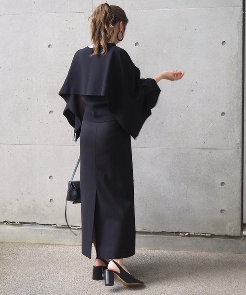 LAULEN(ローレン)の「cape collar drape knit/ケープカラードレープニット(ニット/セーター・レディース・ブラック/アイボリー・FREE)」の13枚目の写真