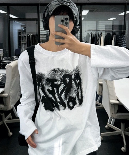 COSYHARU（コシハル）の「ルーズフィットスウェットTシャツ（Tシャツ/カットソー・メンズ・ブラック/オートミール/ホワイト・FREE）」の2枚目の写真