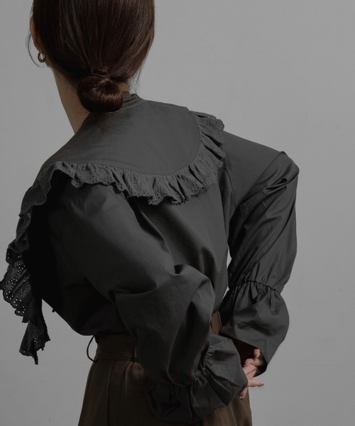 lawgy(ラウジー)の「multiway big collar accent button blouse / マルチウェイビッグカラーアクセントボタンブラウス(シャツ/ブラウス・レディース・ホワイト/ダークブラウン/チャコール・FREE)」の14枚目の写真