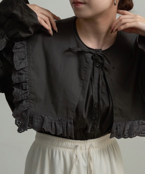 lawgy(ラウジー)の「multiway big collar accent button blouse / マルチウェイビッグカラーアクセントボタンブラウス(シャツ/ブラウス・レディース・ホワイト/ダークブラウン/チャコール・FREE)」の13枚目の写真