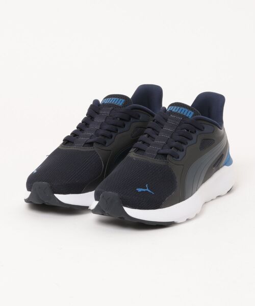 PUMA(プーマ)の「《PUMA》SOFTRIDE コスミック ST EASE(スニーカー・メンズ・ホワイト×ブラック/ブラック×ブラック/ネイビー・23.0cm/23.5cm/24.0cm/24.5cm/25.0cm/25.5cm/26.0cm/26.5cm/27.0cm/27.5cm/28.0cm/22.5cm)」の1枚目の写真