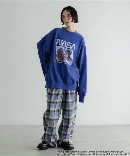 LOWRYS FARM（ローリーズファーム）の「【LFM(U)】NASAスウェットクルー　 598336（スウェット・メンズ・ブルー/ブラック/ホワイト・MEDIUM/LARGE）」の21枚目の写真