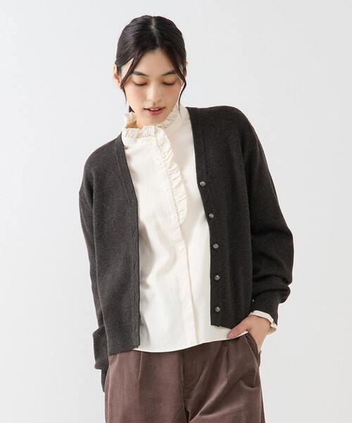 MELROSE claire(メルローズ クレール)の「【総針編みVネックカーディガン】(カーディガン/ボレロ・レディース・アイボリー/マスタード/チャコールグレー・FREE)」の2枚目の写真