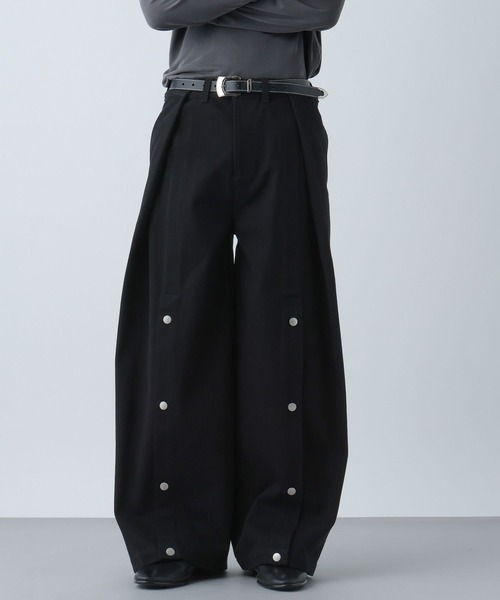 HARE（ハレ）の「タックボタンデニムパンツ(HARE)（デニムパンツ・メンズ・グレー/ブラック・SMALL/MEDIUM）」の2枚目の写真