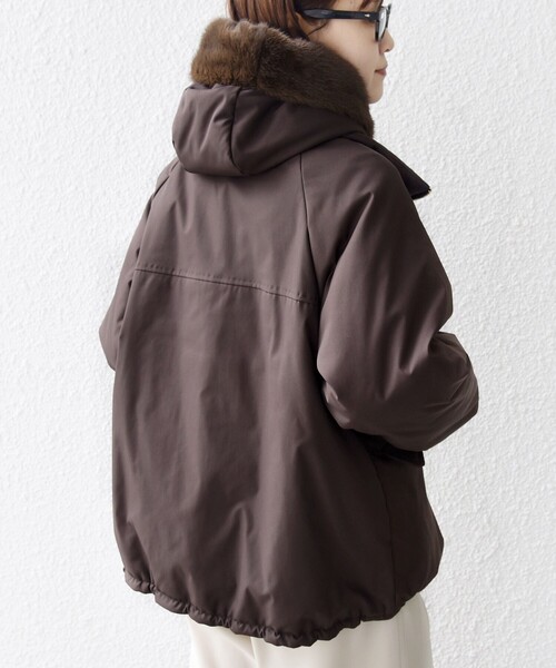 SHIPS（シップス）の「【WEB限定】2WAY フェイクファー 中綿 ブルゾン（ブルゾン・レディース・ブラウン/オフホワイト/ブラック・ONE SIZE）」の4枚目の写真