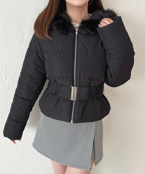 apres jour(アプレジュール)の「ベルト付きフェイクダウンジャケット(ダウンジャケット/コート・レディース・オフホワイト/ブラック・フリー/X-LARGE)」の1枚目の写真