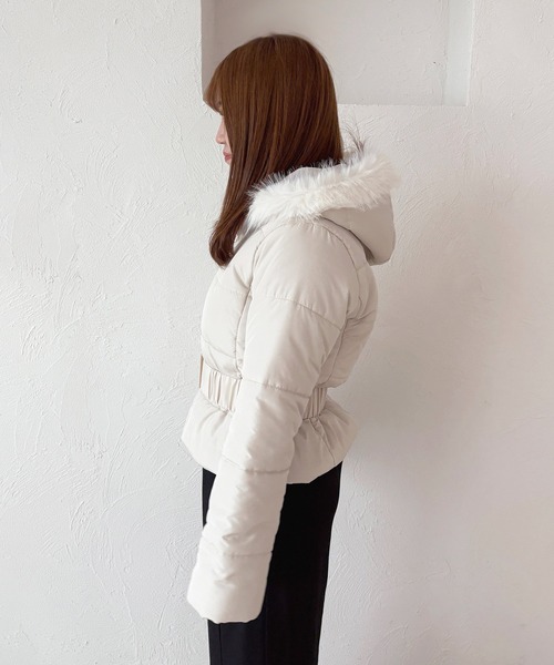 apres jour(アプレジュール)の「ベルト付きフェイクダウンジャケット(ダウンジャケット/コート・レディース・オフホワイト/ブラック・フリー/X-LARGE)」の12枚目の写真