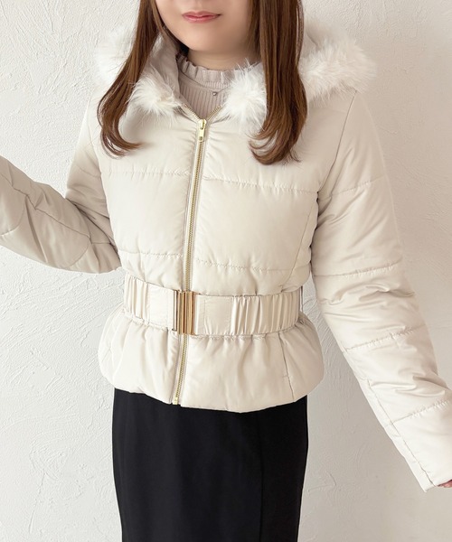 apres jour(アプレジュール)の「ベルト付きフェイクダウンジャケット(ダウンジャケット/コート・レディース・オフホワイト/ブラック・フリー/X-LARGE)」の4枚目の写真