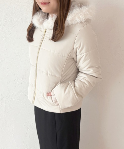 apres jour(アプレジュール)の「ベルト付きフェイクダウンジャケット(ダウンジャケット/コート・レディース・オフホワイト/ブラック・フリー/X-LARGE)」の8枚目の写真