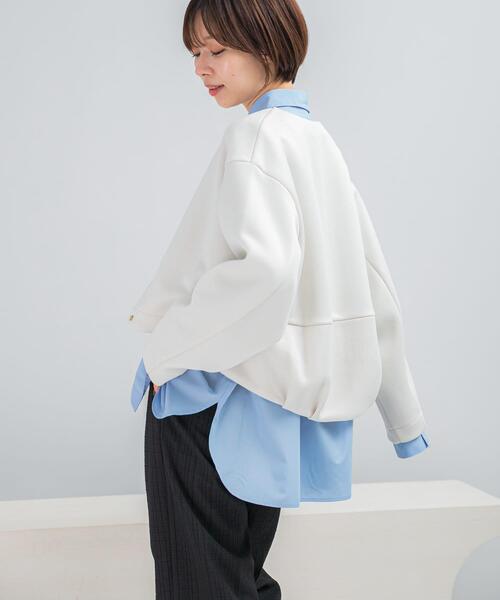 URBAN RESEARCH ROSSO WOMEN（アーバンリサーチ　ロッソ）の「ブライトダンボール釦デザインプルオーバー（その他トップス・レディース・ブラック/ブルー系その他/ベージュ系その他・FREE）」の5枚目の写真