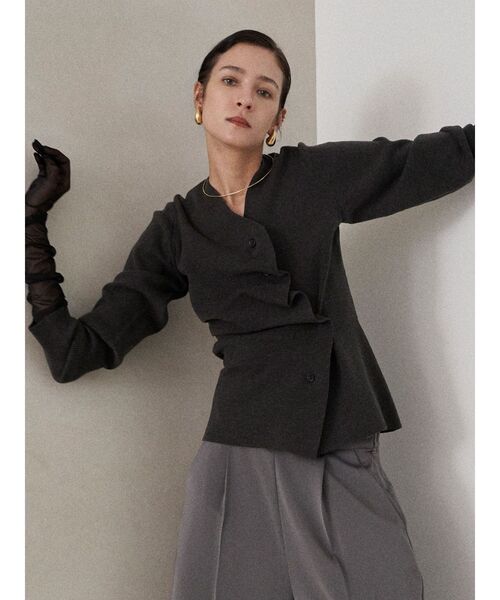 ELENDEEK（エレンディーク）の「ドレープシェイプカーディガンニット（ニット/セーター・レディース・チャコールグレー/ブラウン・FREE）」の18枚目の写真