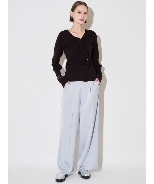 ELENDEEK（エレンディーク）の「ドレープシェイプカーディガンニット（ニット/セーター・レディース・チャコールグレー/ブラウン・FREE）」の4枚目の写真