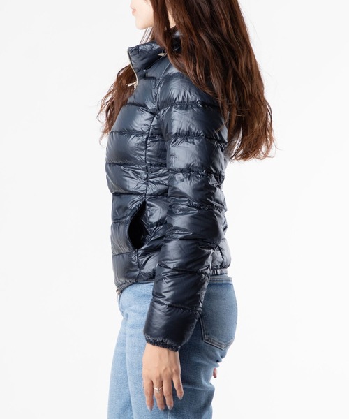 HERNO(ヘルノ)の「HERNO GIADA DOWNJACKET ヘルノ ショート ジャーダ ダウンジャケット(ダウンジャケット/コート・レディース・ブラック/キャメル/ネイビー系1・42/40/44)」の5枚目の写真