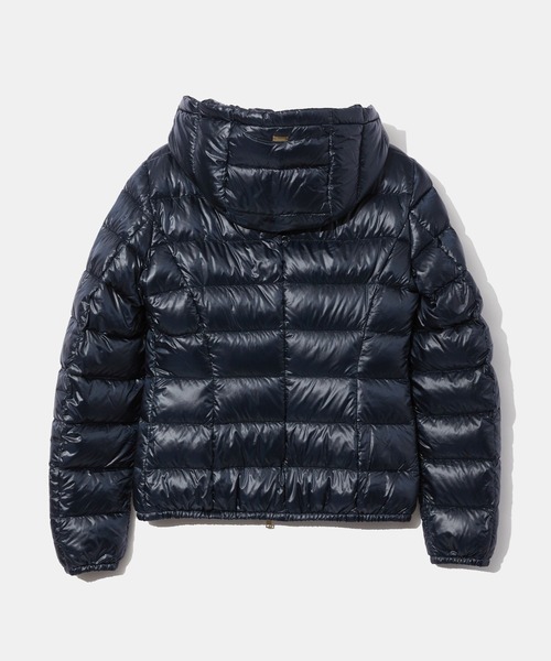 HERNO(ヘルノ)の「HERNO GIADA DOWNJACKET ヘルノ ショート ジャーダ ダウンジャケット(ダウンジャケット/コート・レディース・ブラック/キャメル/ネイビー系1・42/40/44)」の11枚目の写真