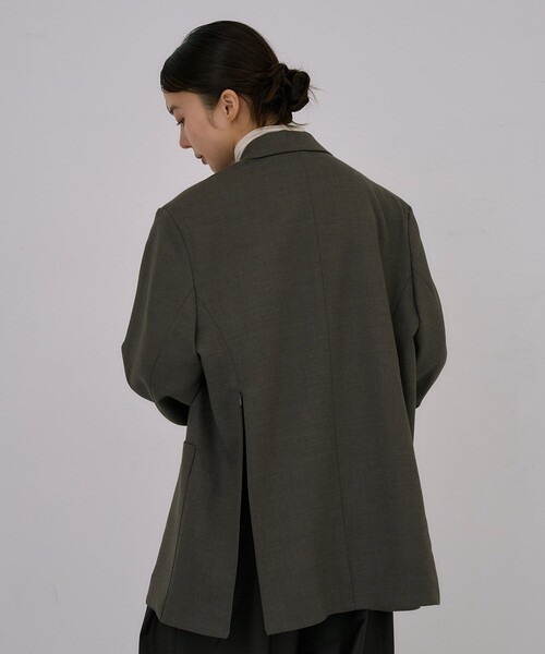 UNITED TOKYO（ユナイテッドトウキョウ）の「【残りわずか！】Oversized Back Zip Jacket｜オフィスカジュアル/オケージョン/春服（テーラードジャケット・レディース・ダークブラウン/グレー系その他・FREE）」の9枚目の写真