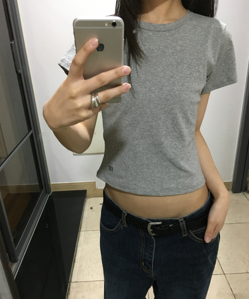PLACE STUDIO(プレイススタジオ)の「プレイス シンプル ベーシック スリムフィット セミクロップ コットン 半袖Tシャツ _10カラー(Tシャツ/カットソー・レディース・パープル/チャコール/ホワイト/グリーン/レッド/スカイブルー/LIME/ブラック/ブルー/グレー・FREE/MEDIUM/SMALL)」の21枚目の写真