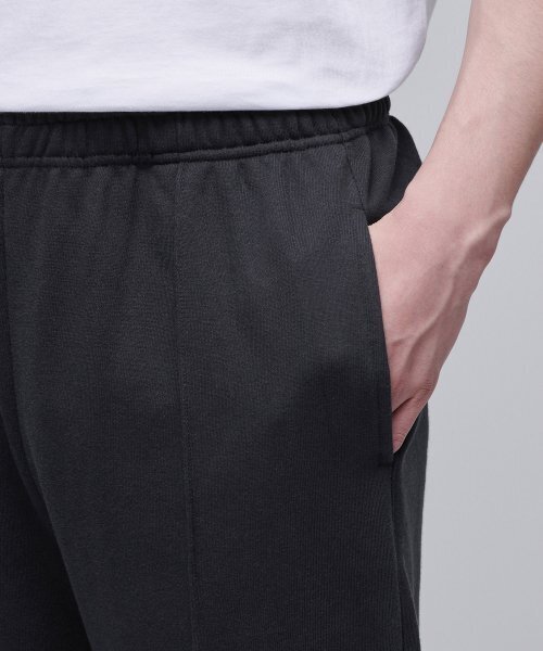 MUSINSA STANDARD（ムシンサスタンダード）の「ピンタックワイドスウェットパンツ [ダークグレー]（スウェットパンツ・メンズ・その他・SMALL/MEDIUM）」の6枚目の写真