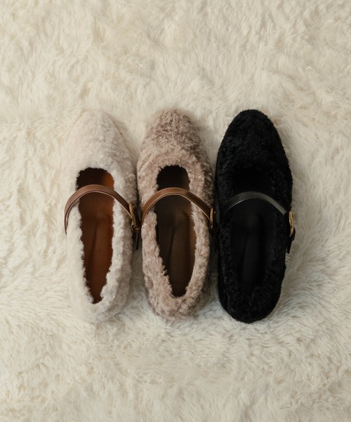 on:nue（オンニュ）の「【on:nue】[3色展開/5サイズ展開] ベルトアクセントファーフラットパンプス（バレエシューズ・レディース・ベージュ/アイボリー/ブラック・23.0cm/23.5cm/24.0cm/24.5cm/25.0cm）」の17枚目の写真