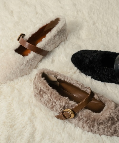 on:nue（オンニュ）の「【on:nue】[3色展開/5サイズ展開] ベルトアクセントファーフラットパンプス（バレエシューズ・レディース・ベージュ/アイボリー/ブラック・23.0cm/23.5cm/24.0cm/24.5cm/25.0cm）」の18枚目の写真