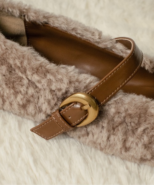 on:nue（オンニュ）の「【on:nue】[3色展開/5サイズ展開] ベルトアクセントファーフラットパンプス（バレエシューズ・レディース・ベージュ/アイボリー/ブラック・23.0cm/23.5cm/24.0cm/24.5cm/25.0cm）」の19枚目の写真