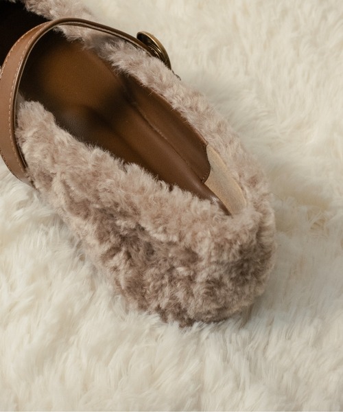 on:nue（オンニュ）の「【on:nue】[3色展開/5サイズ展開] ベルトアクセントファーフラットパンプス（バレエシューズ・レディース・ベージュ/アイボリー/ブラック・23.0cm/23.5cm/24.0cm/24.5cm/25.0cm）」の20枚目の写真