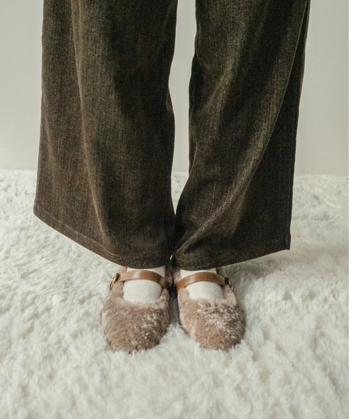 on:nue（オンニュ）の「【on:nue】[3色展開/5サイズ展開] ベルトアクセントファーフラットパンプス（バレエシューズ・レディース・ベージュ/アイボリー/ブラック・23.0cm/23.5cm/24.0cm/24.5cm/25.0cm）」の11枚目の写真