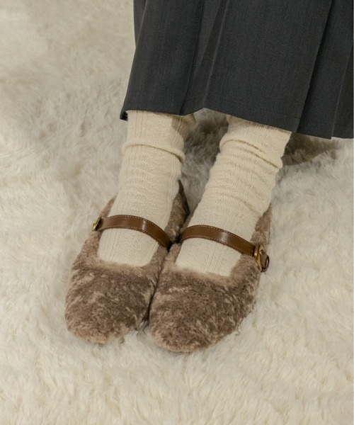 on:nue（オンニュ）の「【on:nue】[3色展開/5サイズ展開] ベルトアクセントファーフラットパンプス（バレエシューズ・レディース・ベージュ/アイボリー/ブラック・23.0cm/23.5cm/24.0cm/24.5cm/25.0cm）」の13枚目の写真