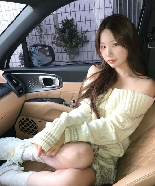 BITTER CELLS（ビターセルズ）の「サリー アンバランス オフショルダー ニット-ブラック（ニット/セーター・レディース・その他・FREE）」の4枚目の写真