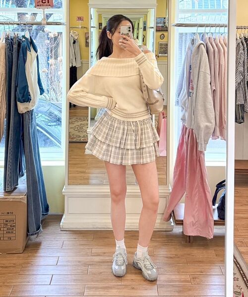 BITTER CELLS（ビターセルズ）の「サリー アンバランス オフショルダー ニット-ブラック（ニット/セーター・レディース・その他・FREE）」の5枚目の写真