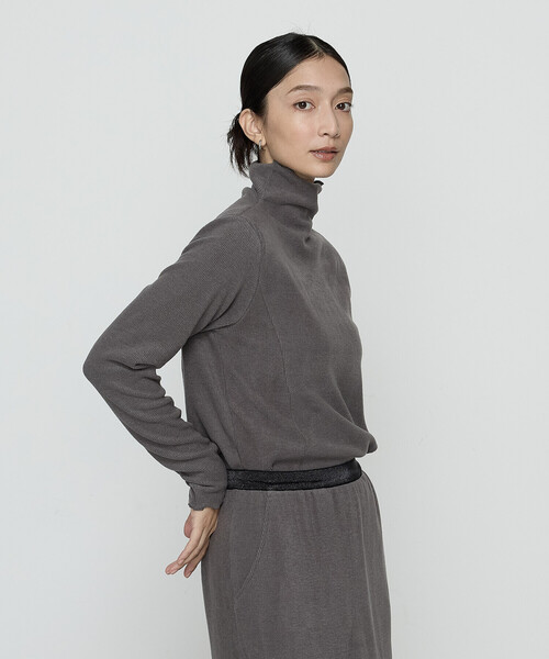Gabardine K.T(ギャバジンケーティー)の「ニットコール タートルネック カットソー(Tシャツ/カットソー・レディース・ネイビー/ブラック/ライトグレー/オフホワイト/グレー・9号/7号/11号)」の4枚目の写真
