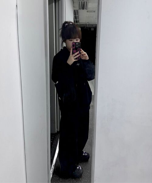 MASSNOUN(マスノウン)の「アンメジャードロゴツーピンタックスウェットパンツMFITP001-GY(スウェットパンツ・レディース・その他・MEDIUM/LARGE/X-LARGE)」の12枚目の写真