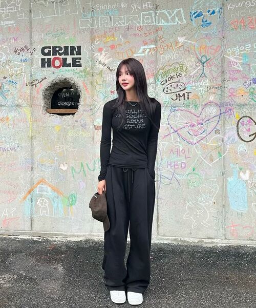 MASSNOUN(マスノウン)の「アンメジャードロゴツーピンタックスウェットパンツMFITP001-GY(スウェットパンツ・レディース・その他・MEDIUM/LARGE/X-LARGE)」の5枚目の写真