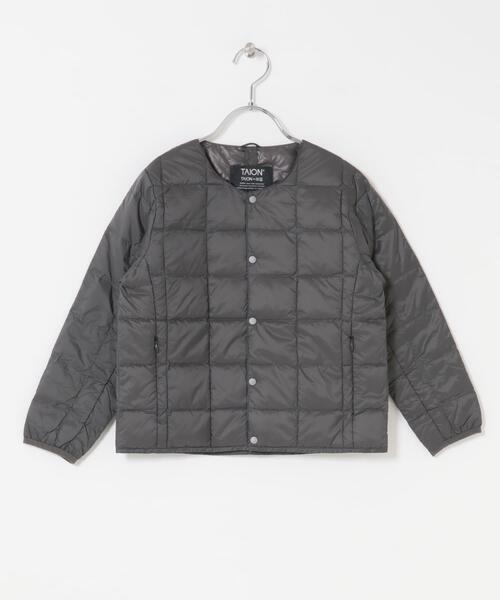 TAION(タイオン)の「TAION CREW NECK BUTTON DOWN JACKET(KIDS)(その他アウター・キッズ・ライトベージュ/チャコールグレー・150/130/140)」の4枚目の写真