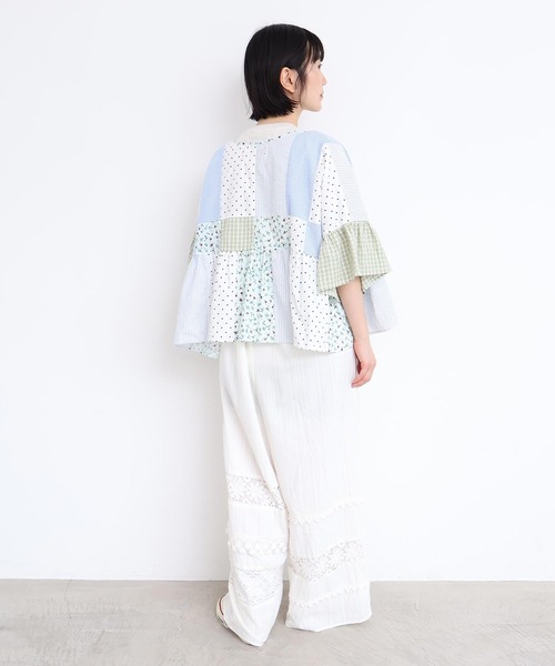 l'atelier du savon（アトリエドサボン）の「little garden パッチワークブラウス（シャツ/ブラウス・レディース・サックスブルー/ブラック・FREE）」の6枚目の写真