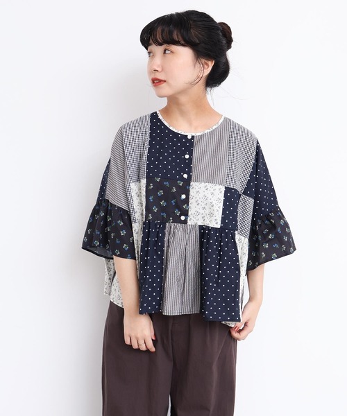 l'atelier du savon（アトリエドサボン）の「little garden パッチワークブラウス（シャツ/ブラウス・レディース・サックスブルー/ブラック・FREE）」の11枚目の写真