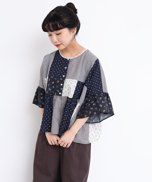 l'atelier du savon（アトリエドサボン）の「little garden パッチワークブラウス（シャツ/ブラウス・レディース・サックスブルー/ブラック・FREE）」の12枚目の写真