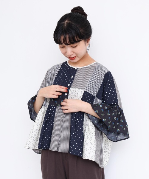 l'atelier du savon（アトリエドサボン）の「little garden パッチワークブラウス（シャツ/ブラウス・レディース・サックスブルー/ブラック・FREE）」の15枚目の写真
